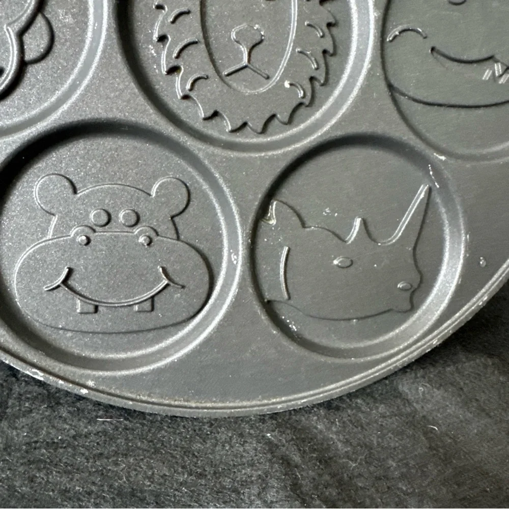 Nordic Ware USA Zoo Animal Faces Pancake Griddle Pan Heavy Cast Aluminum